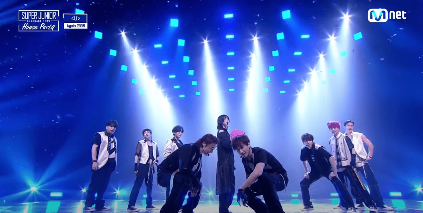 SUPER JUNIOR特別扮回〈U〉的經典造型,讓E.L.F們驚喜不已。(截圖自YouTube)