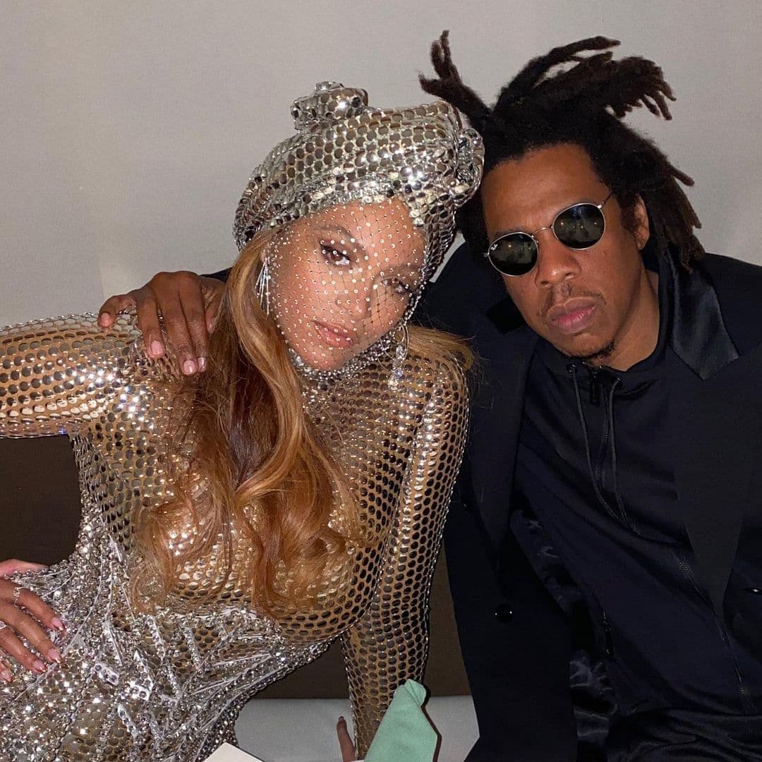 碧昂絲(左)勇奪4座葛萊美獎,與老公Jay Z(右)一起出席會後晚宴。(Burberry提供)