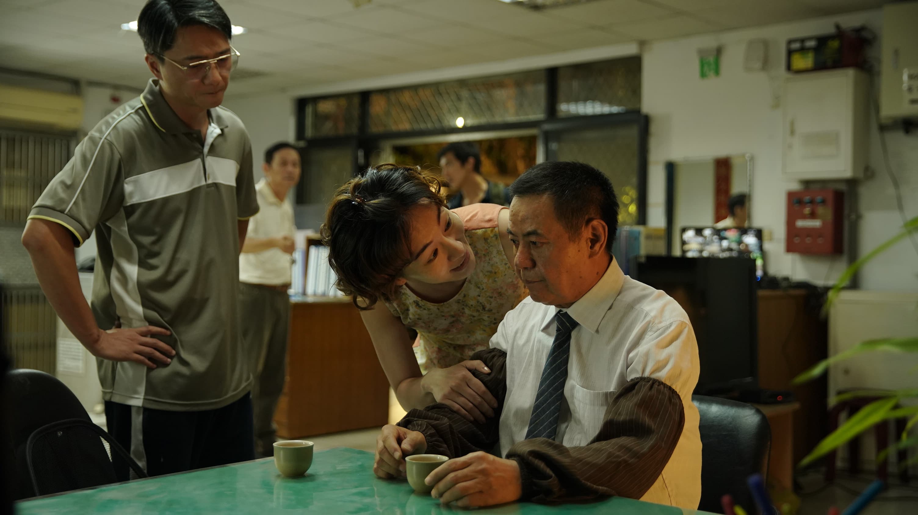在《當男人戀愛時》飾演邱澤一家人的藍葦華(左起)、陽靚、蔡振南,家上演姪女的白小櫻,不是獲三金提名就是得獎,含金量極高。(金盞花大影業提供)