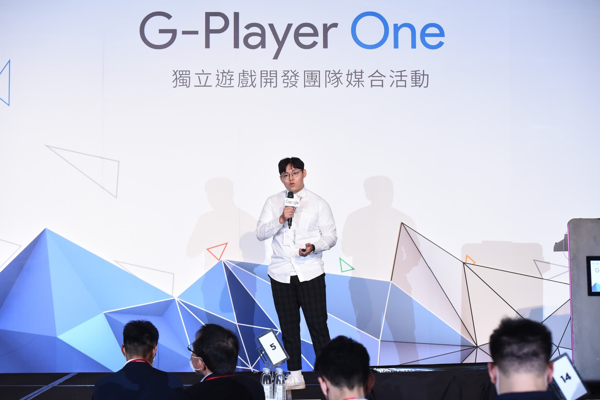 「G-player One 一級玩家計畫」中,獨立開發者要自我推薦,尋求與發行商、投資者的合作機會,圖為自由再生工作室技術長蔡承諭。(Google提供)