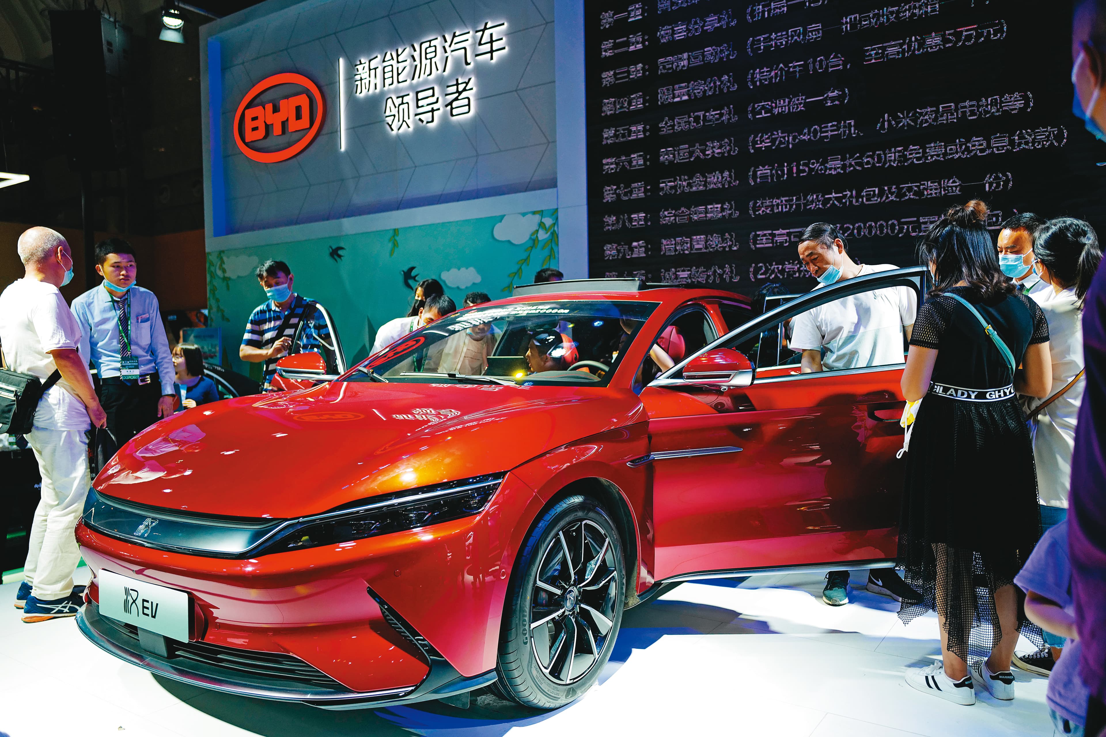 中國未來的發展主軸「科技創新」中，第一個被點名的產業就是電動車。（東方IC）