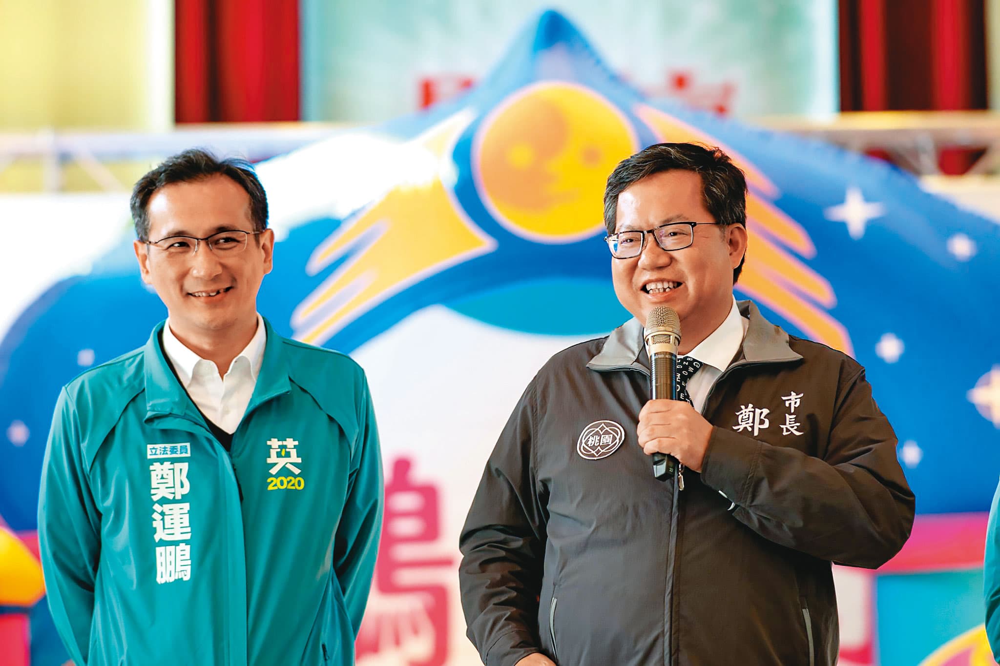 桃園市長熱門人選之一的鄭運鵬(左)老神在在,8月公投前不可能表態參選。(翻攝鄭文燦臉書)
