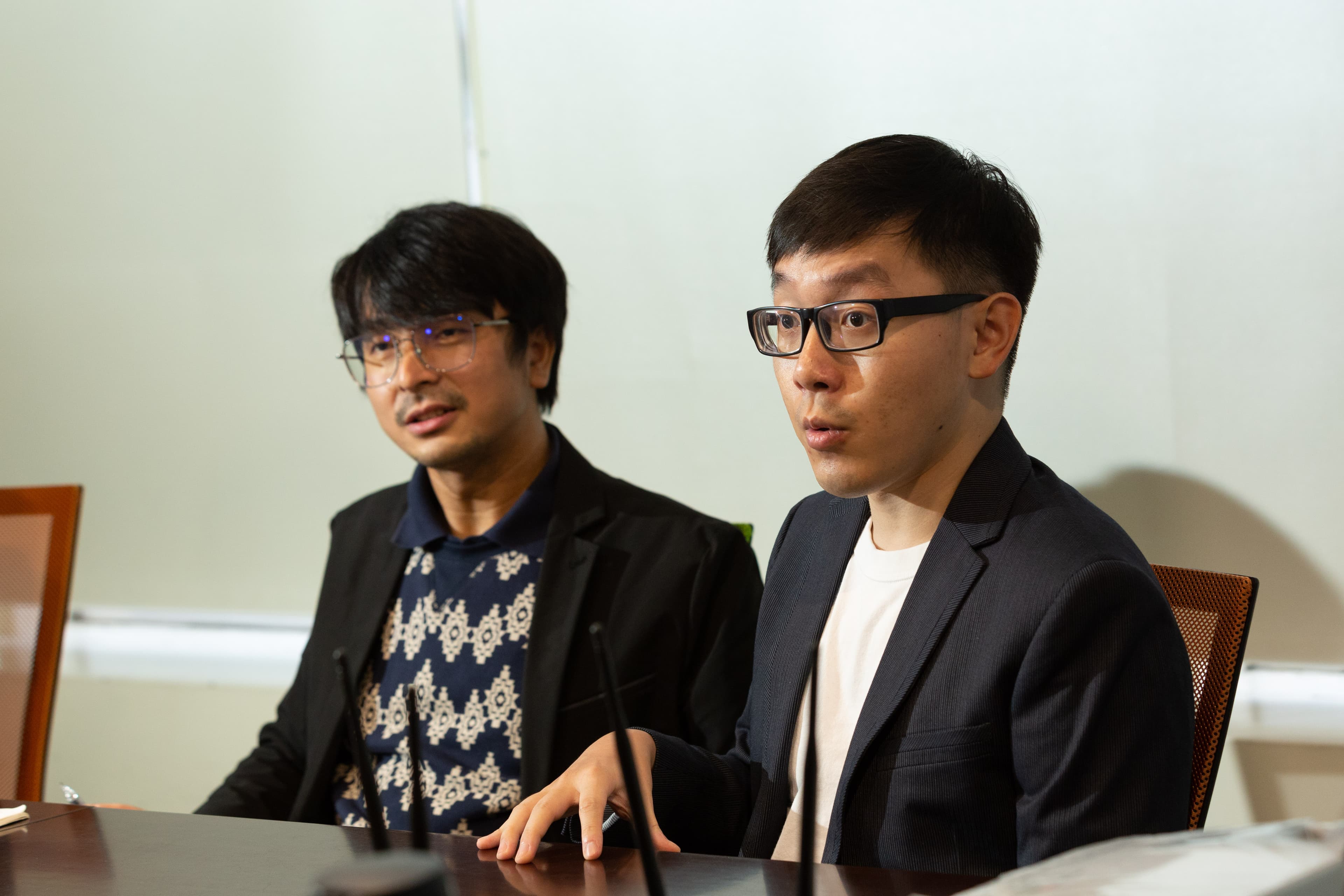 Toii以AR技術在手遊市場走出自我特色,圖為Toii共同創辦人余政彥(左)、Toii資深程式設計師洪國睿(右)。