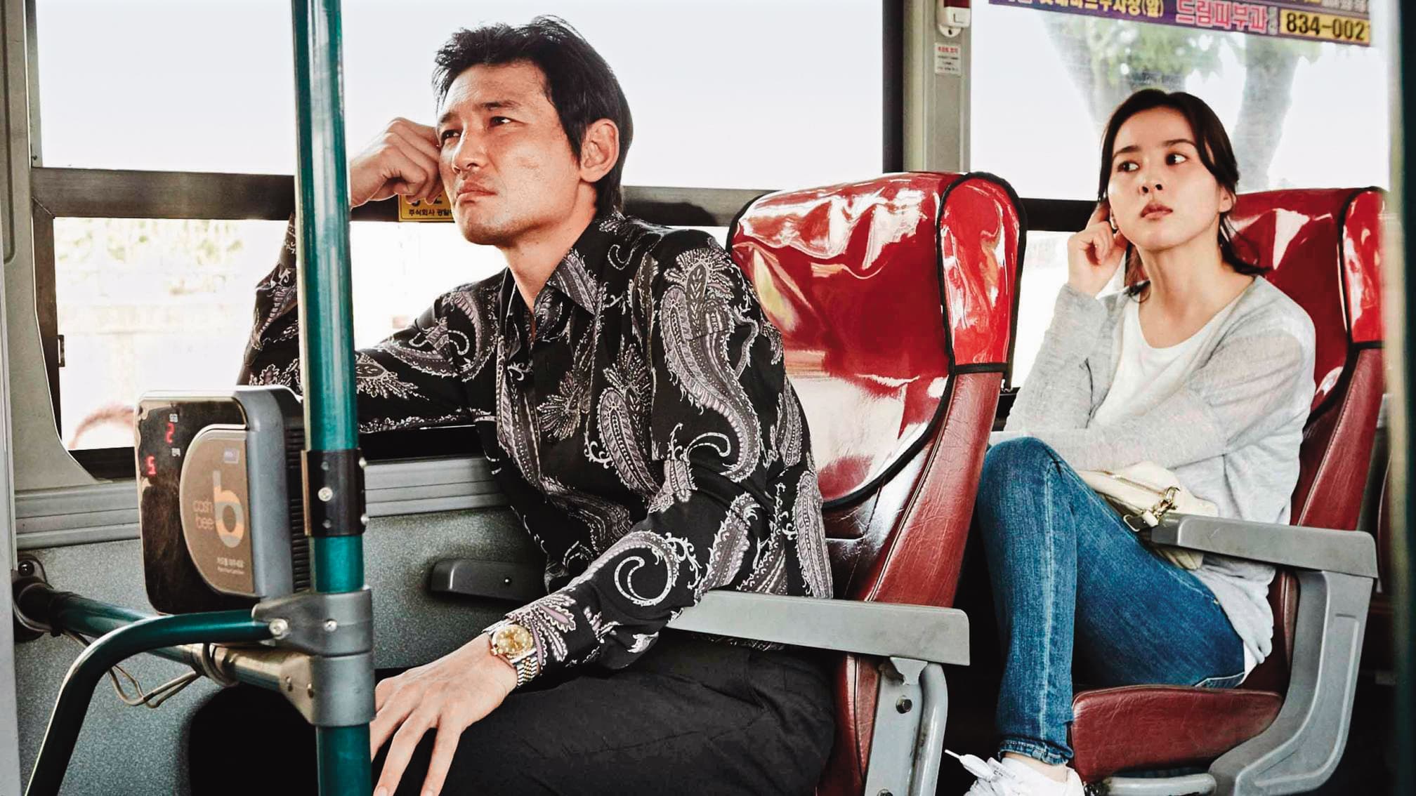 黄晸玟(左)、韓惠軫(右)主演的《不標準情人》劇情虐心,也是2014年最賣座的韓國愛情文藝電影。(翻攝自myVideo)
