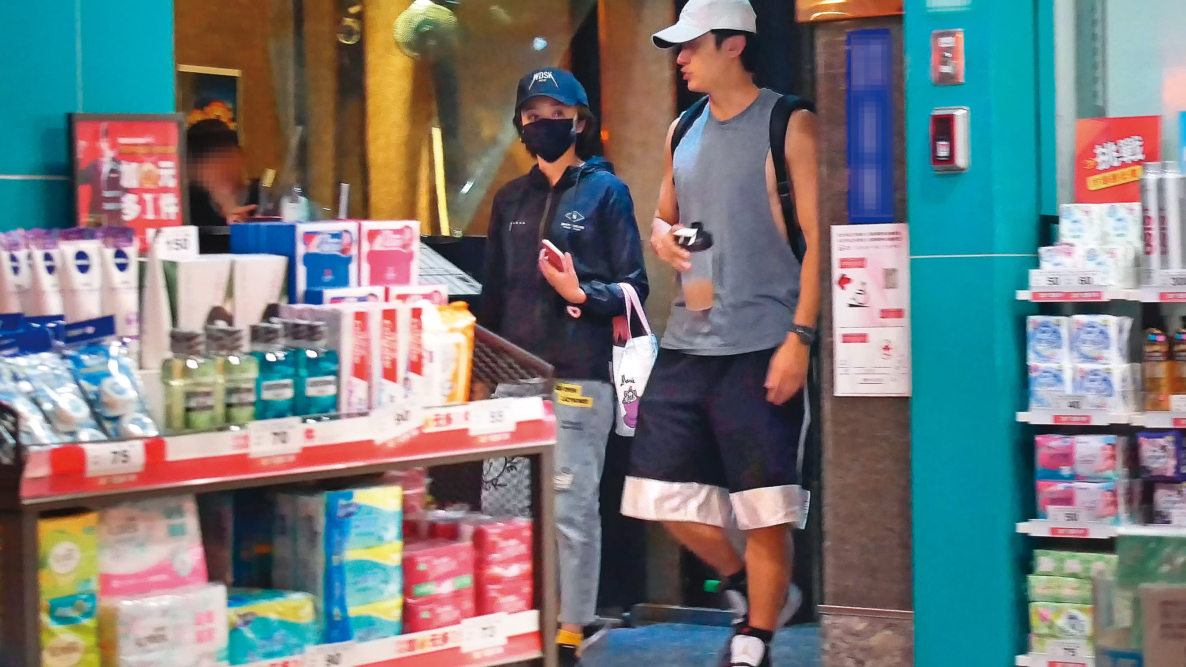 馬俊麟(右)一度和王瞳(左)過從甚密,讓元配梁敏婷要求兩人不可再同台。