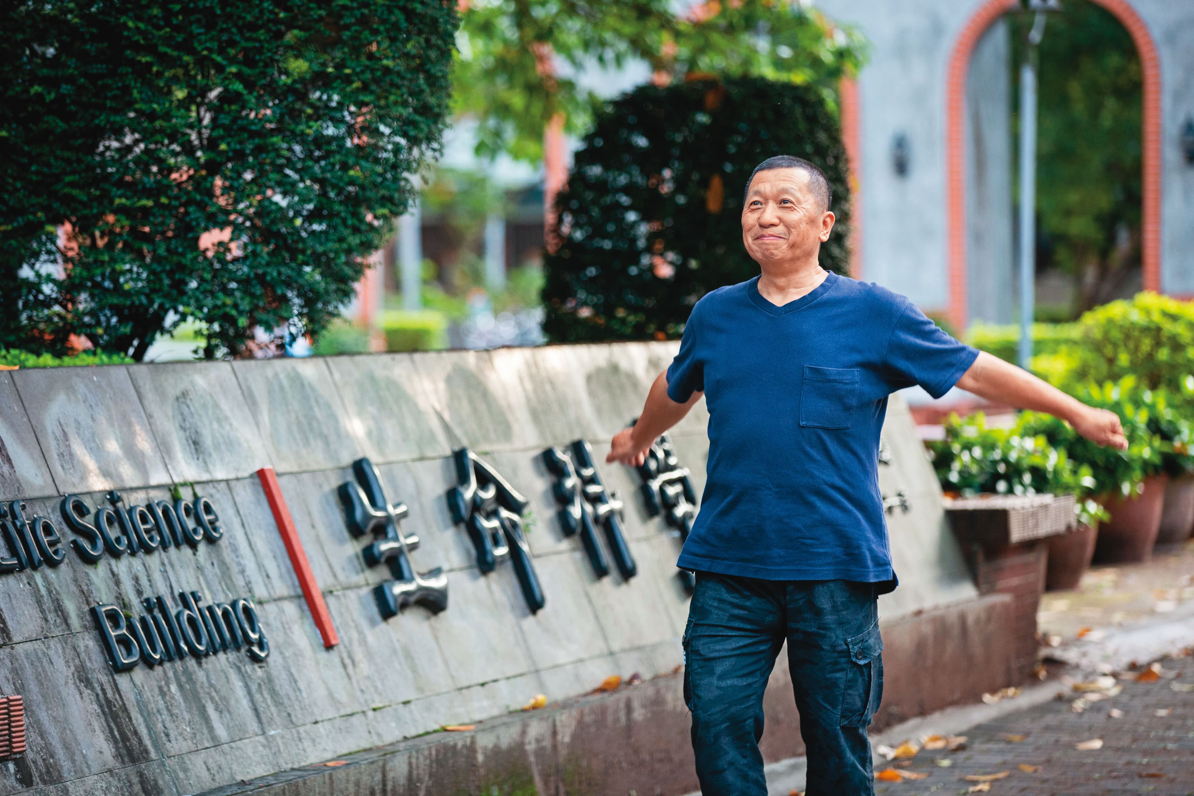 郭祥廈今年61歲了,是目前鯨豚協會裡最資深的成員,但他不是獸醫,也沒有生物背景,所有跟鯨豚有關的知識,都是在擱淺及解剖現場一一學來的。