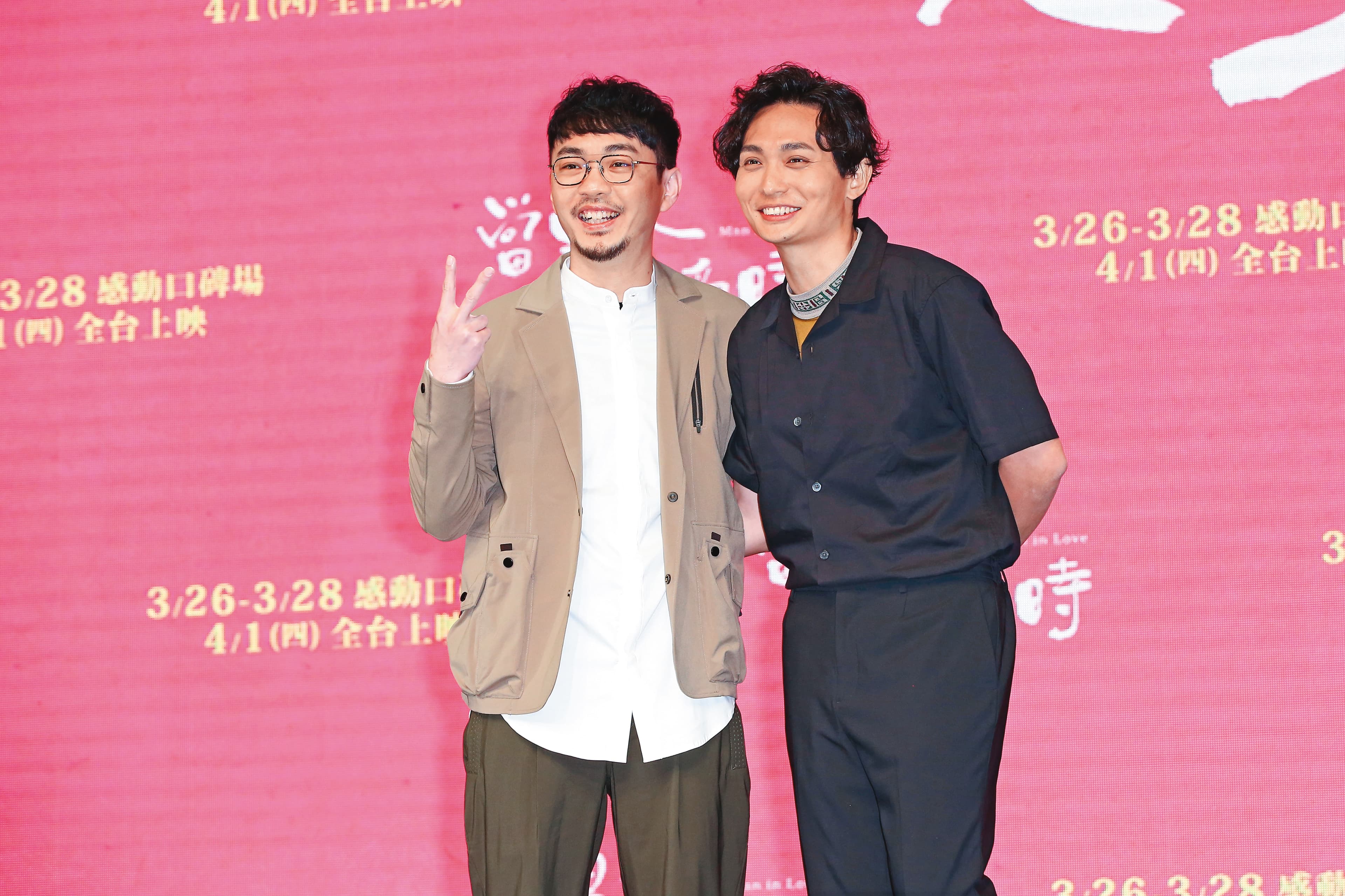 監製程偉豪(左)和導演殷振豪(右)都從拍婚攝、MV實務苦出頭,合作起來更有默契。