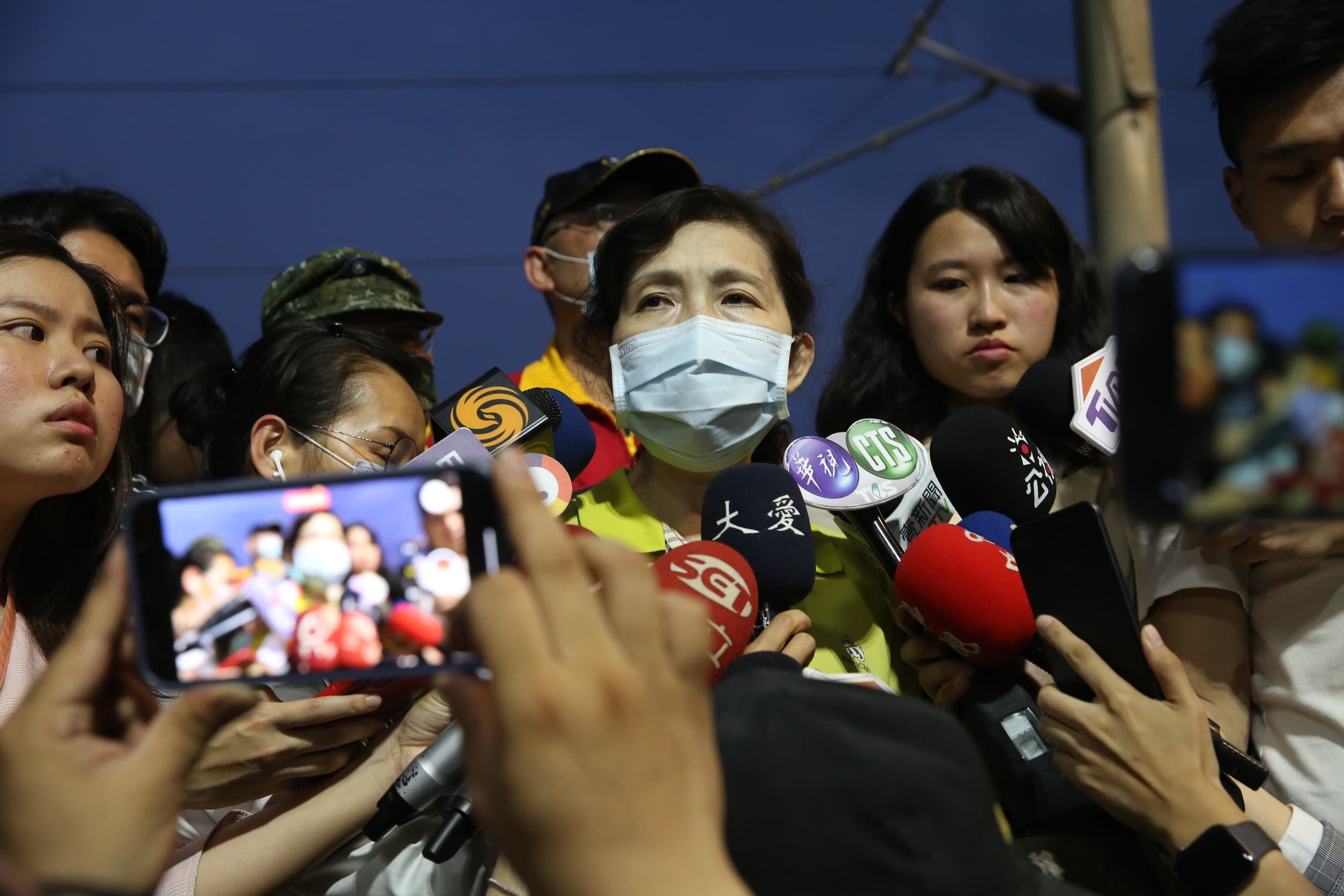 針對罹難者無法迅速辨認身分,俞秀端表示,因多數遺體殘缺,無法辨識面目,因而延宕了相驗作業。