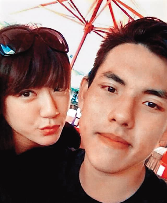 鄭亦真(左)因為採訪工作認識了吳憶樺(右),而且她的攝影記者男友也在新聞現場。(翻攝自鄭亦真臉書)