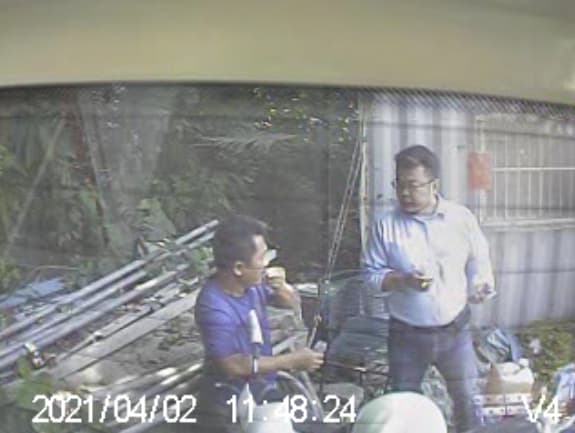 太魯閣號出軌事件主嫌李義祥,當天被發現與台鐵花蓮工務段施工主任熊德育現身工地。(翻攝畫面)