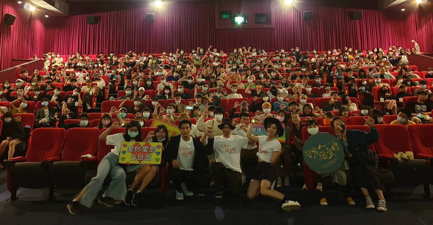 主創團隊在連假期間勤跑戲院做映後座談,拚出全台首週末破5,800萬票房佳績。(金盞花大影業提供)
