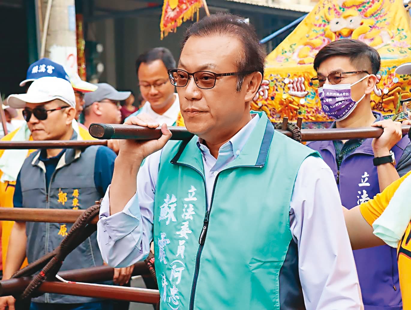 立委蘇震清去年因涉嫌收賄遭北檢起訴,他最新財產資料背負逾2億元債務。(翻攝蘇震清臉書)