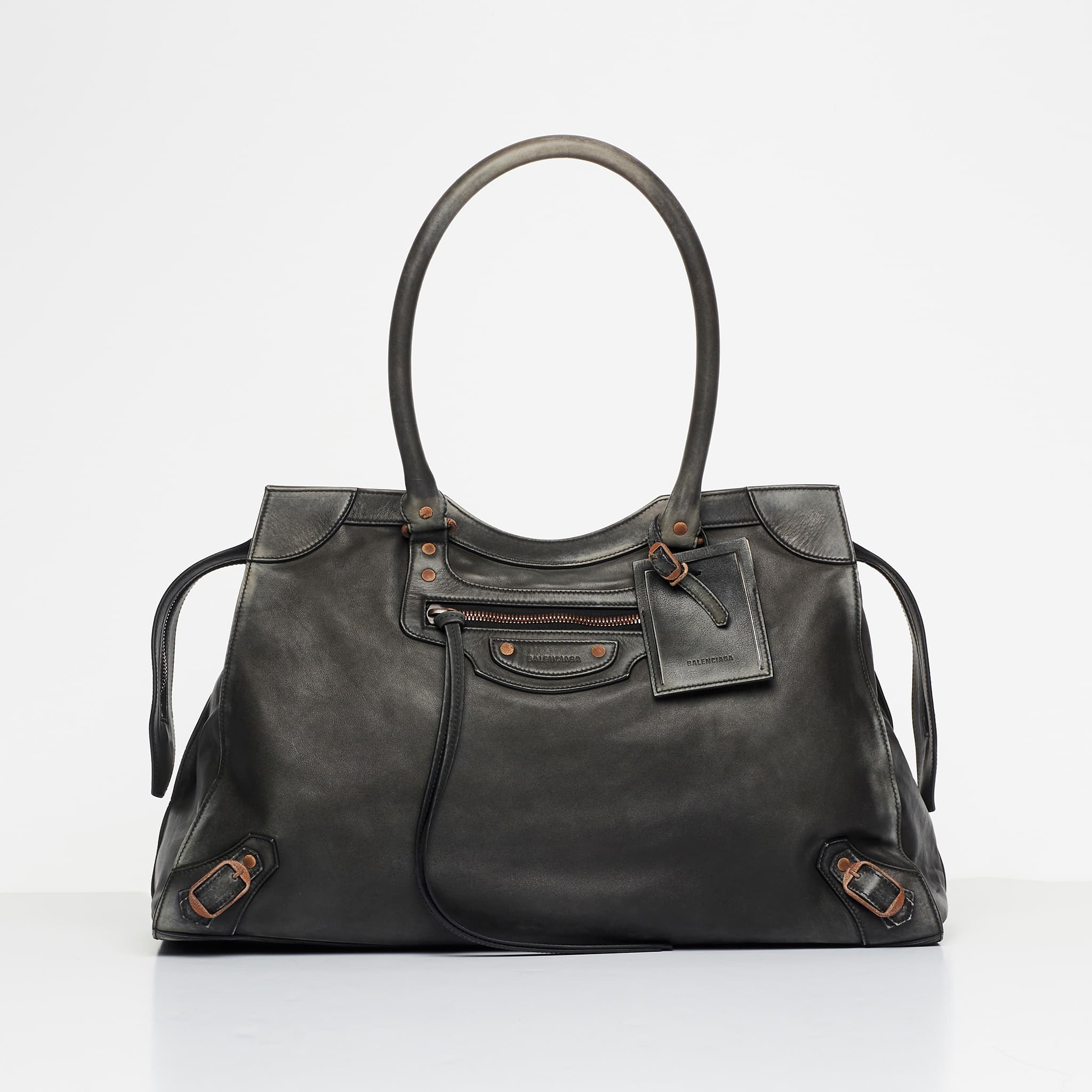 Neo Classic Used city L。NT$115,000。(BALENCIAGA提供)