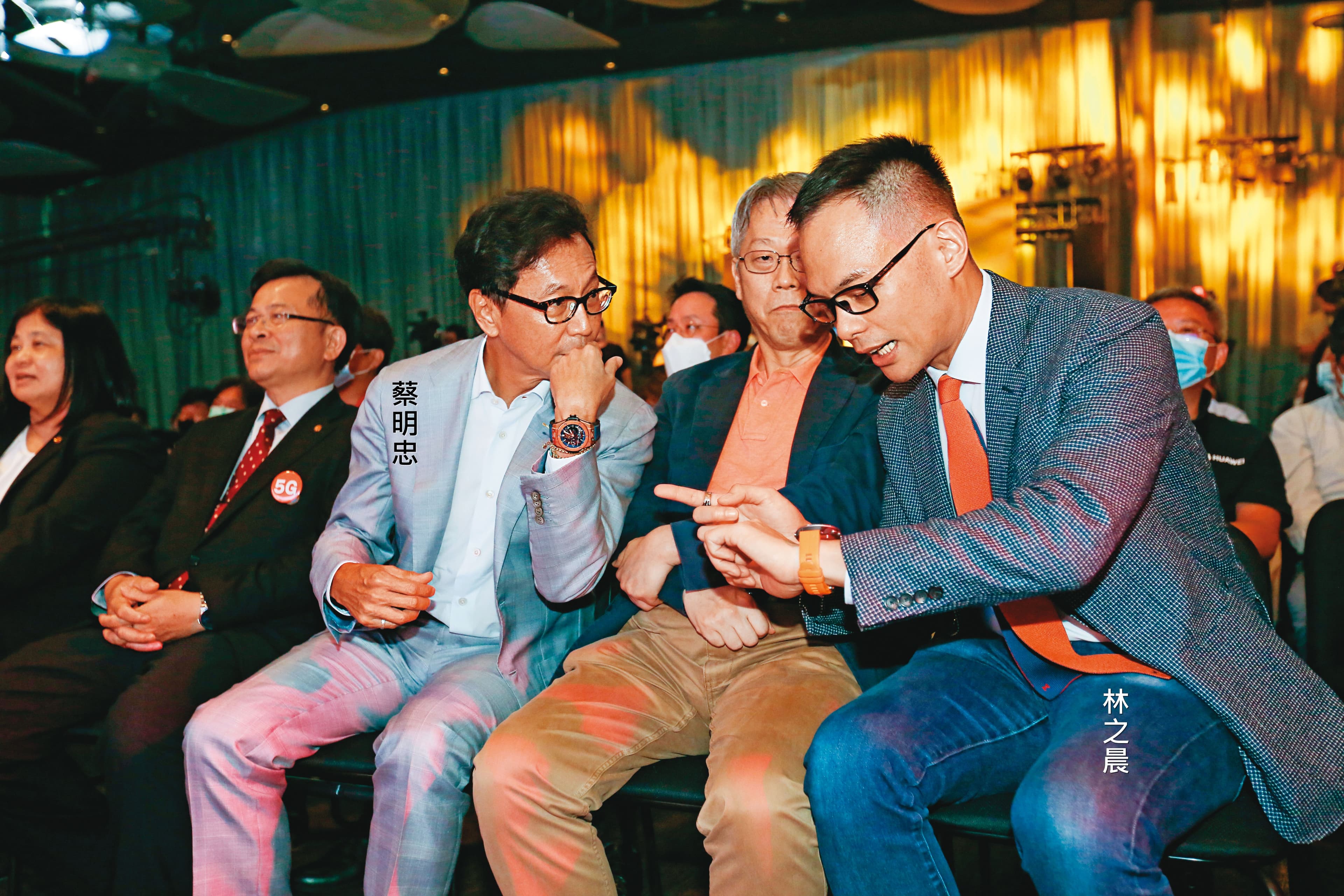 林之晨笑稱自己是大小事管到底的「林科長」,人稱「蔡科長」的蔡明忠升任「部長」。