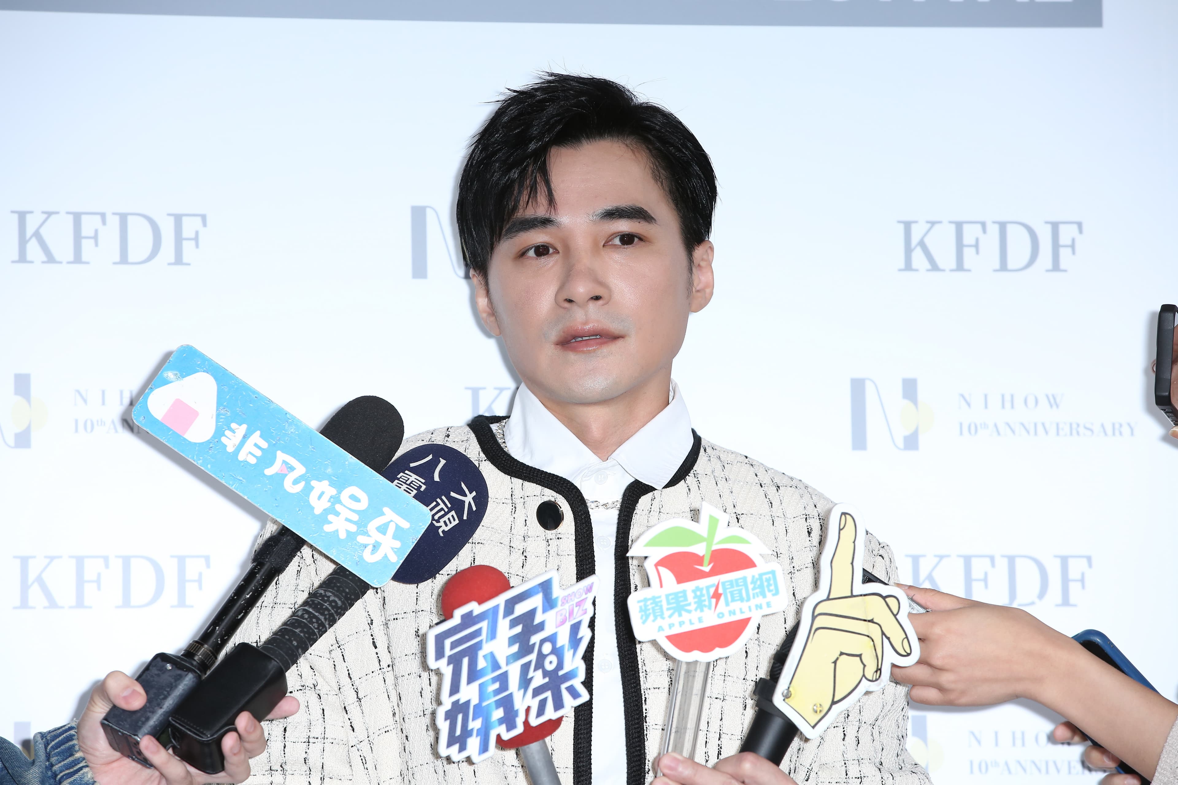 是元介據說在沒跟李千那告知的情況下,對外宣告兩人分手。