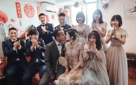許多大陸球星都盛裝出席艾迪的婚禮，為新人獻上祝福。（翻攝自微博）