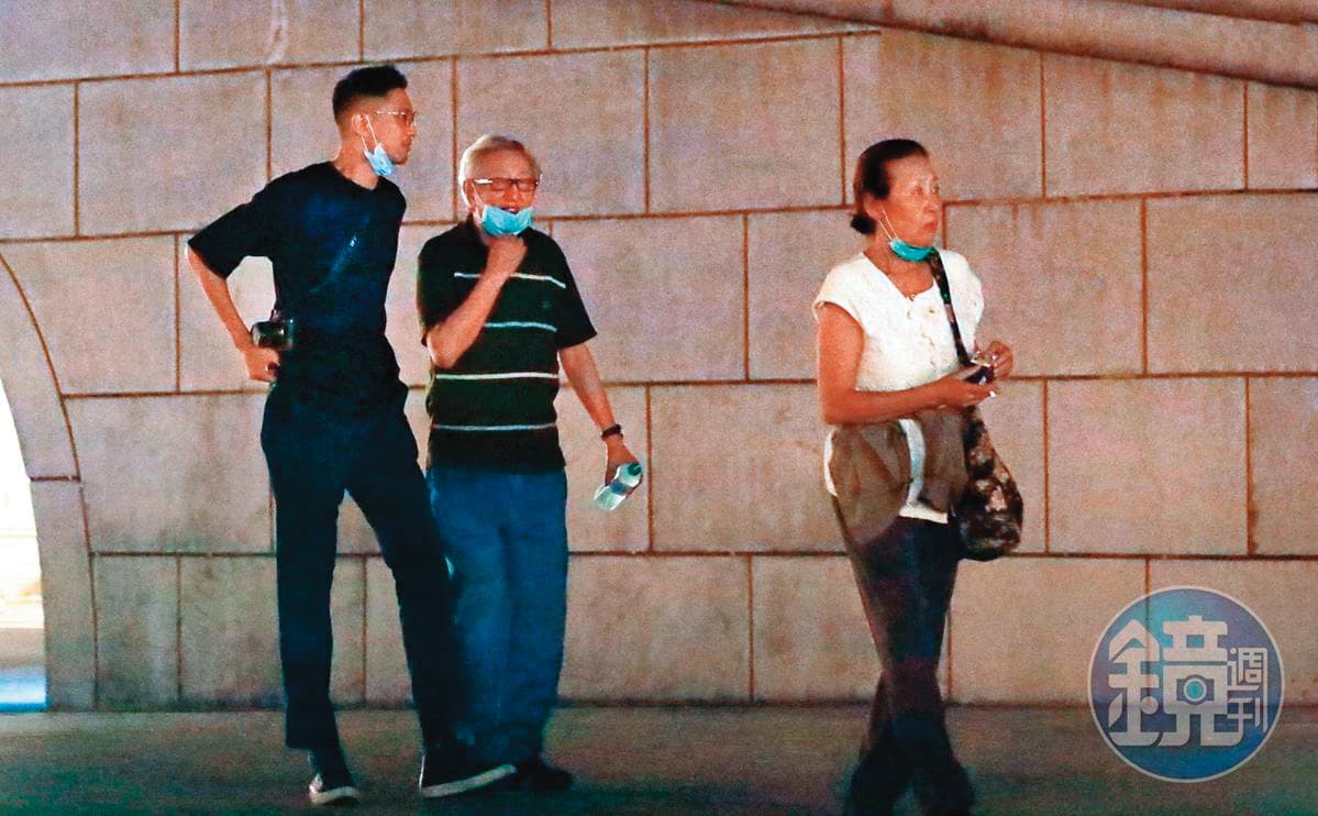 許瑋甯之前演出,劉又年(左)還與他的爸媽前去捧場,如今此情此景已不復見。劉媽媽(右)是息影多年的女星李湘。