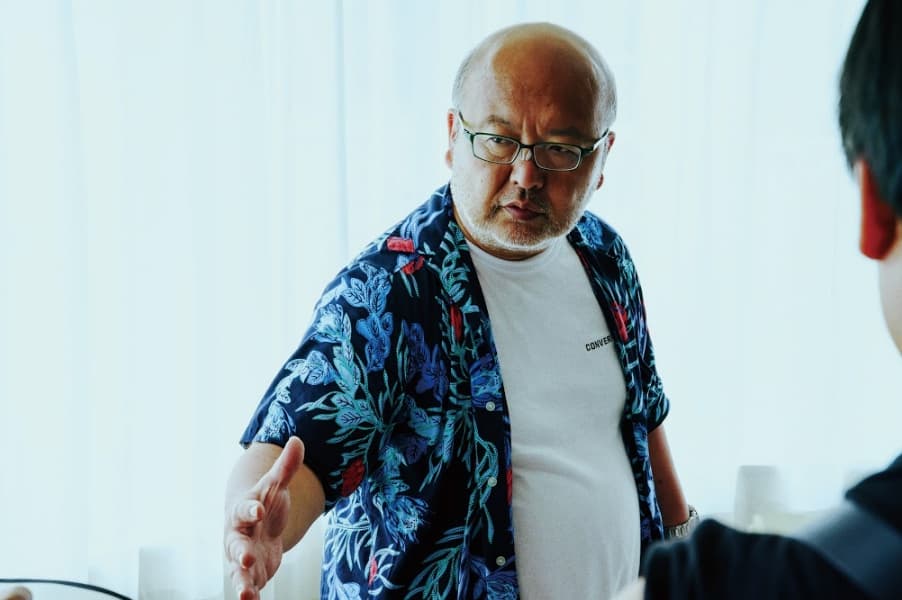 導演佐藤東彌也是日劇《嬌妻出沒注意》的粉絲,接到電影版邀約謹慎盼能回應觀眾期待。(日本電視台提供)