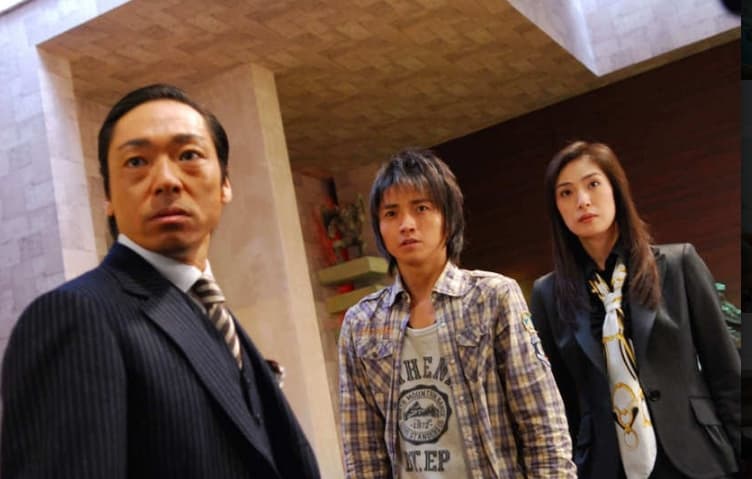 藤原龍也(中)主演的《賭博默示錄》電影三部曲票房都寫下不錯的成績。(翻攝自friDay影音)