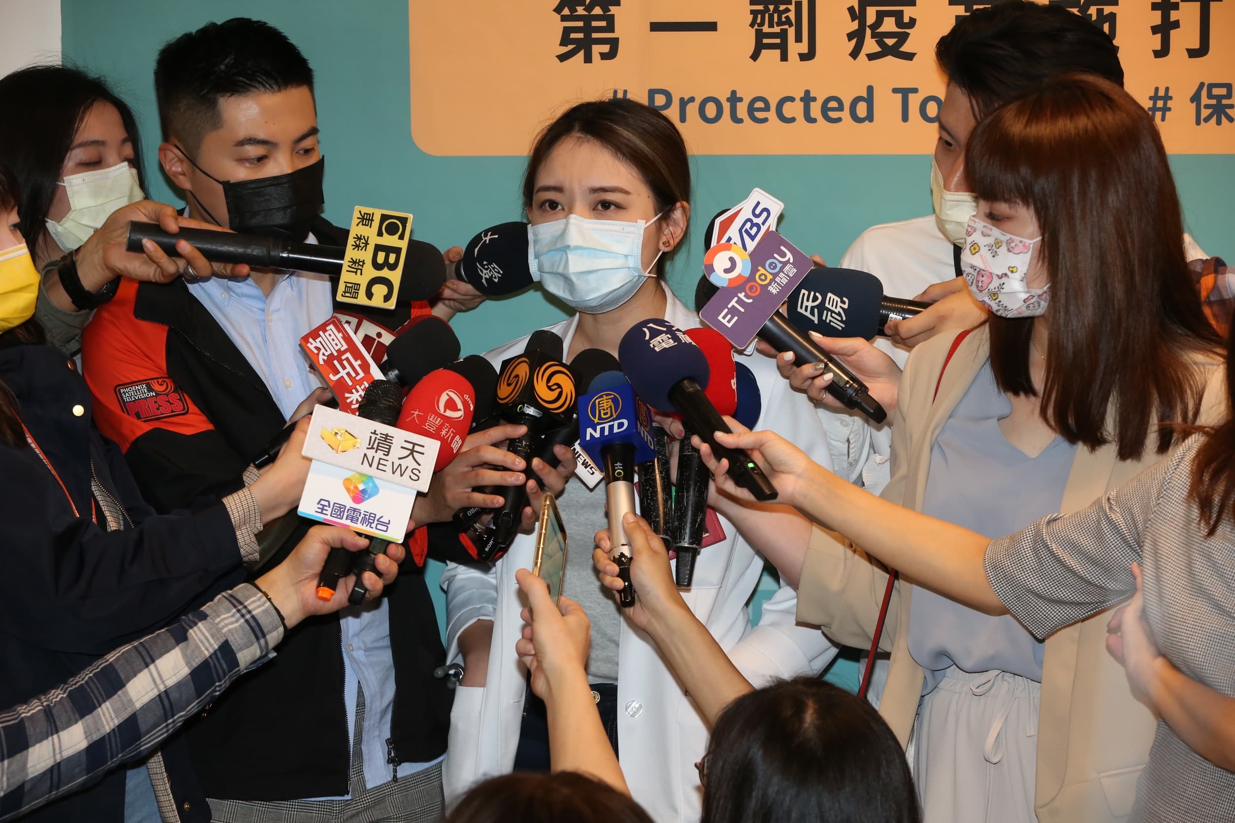 亞東醫院家醫科醫師翁資閔指出,民眾無需太憂心疫苗可能會有血栓副作用。