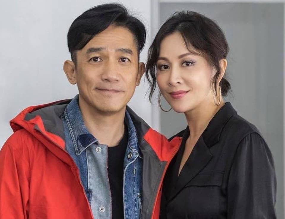梁朝偉與劉嘉玲相戀超過30年，是演藝圈難得的模範夫妻。（翻攝自劉嘉玲微博）