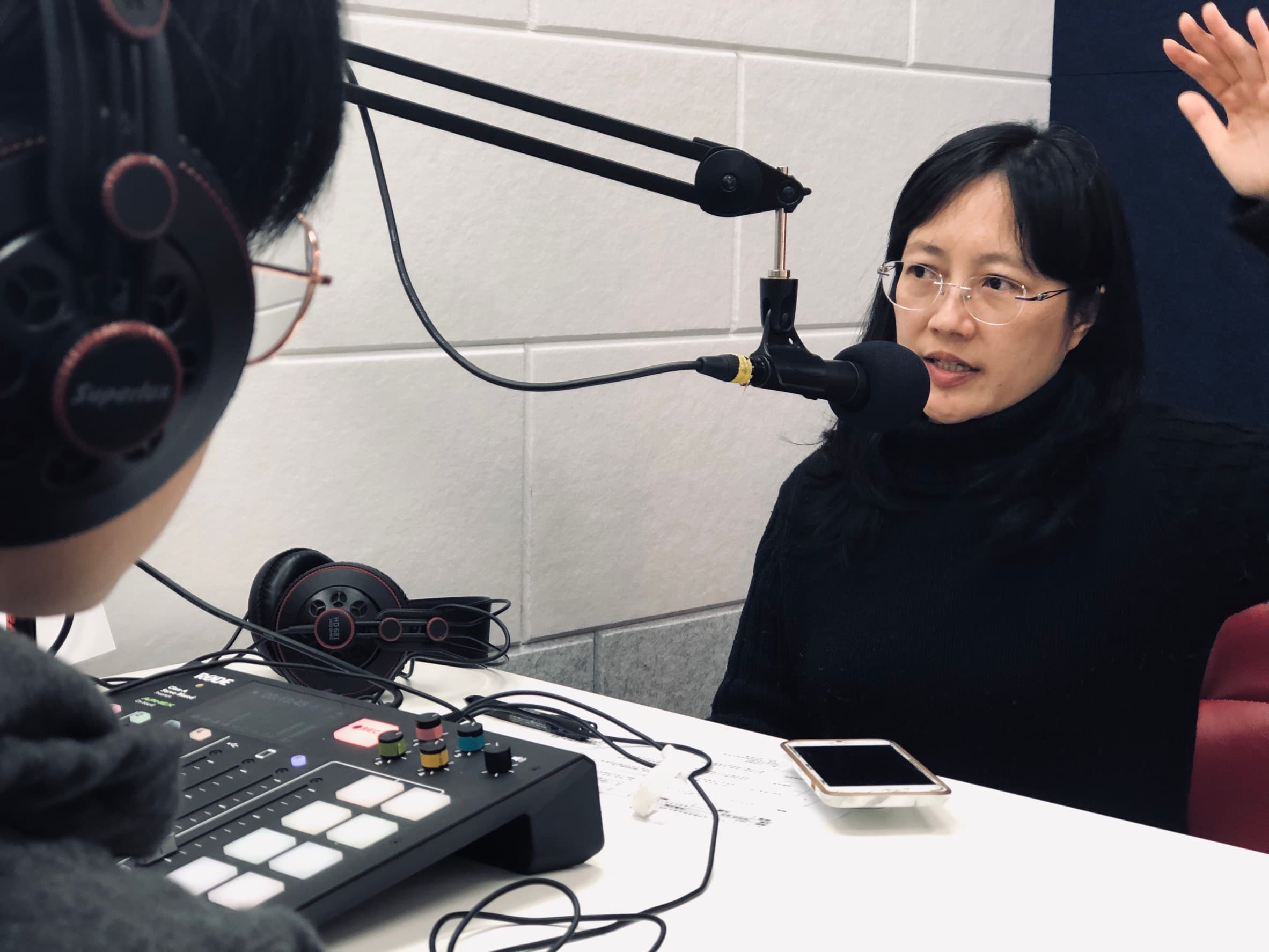 《火神的眼淚》導演蔡銀娟受知名音樂串流平台KKBOX邀請擔任Podcast《火神的眼淚Podcast特輯》主持人。(公視、myVideo提供)