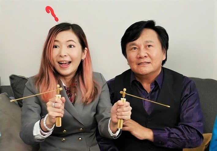 Makiyo拿起占卜杖問前男友羅志祥未來演藝路,答案一出嚇壞眾人。(民視提供)