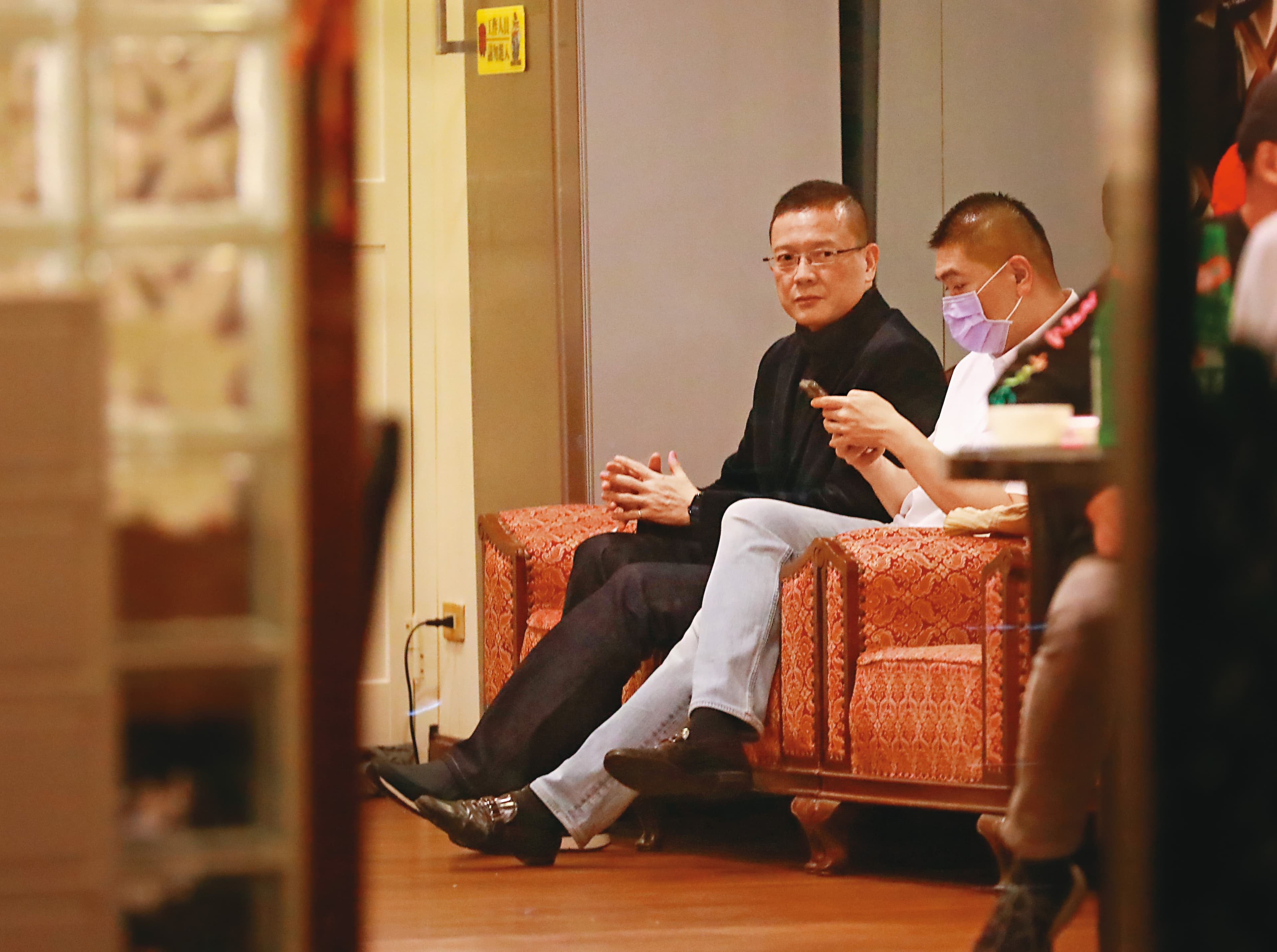 本刊直擊,6日餐會上除了謝國樑(左2)外,還有挺韓大將、前立委孫大千(左1)也到場。