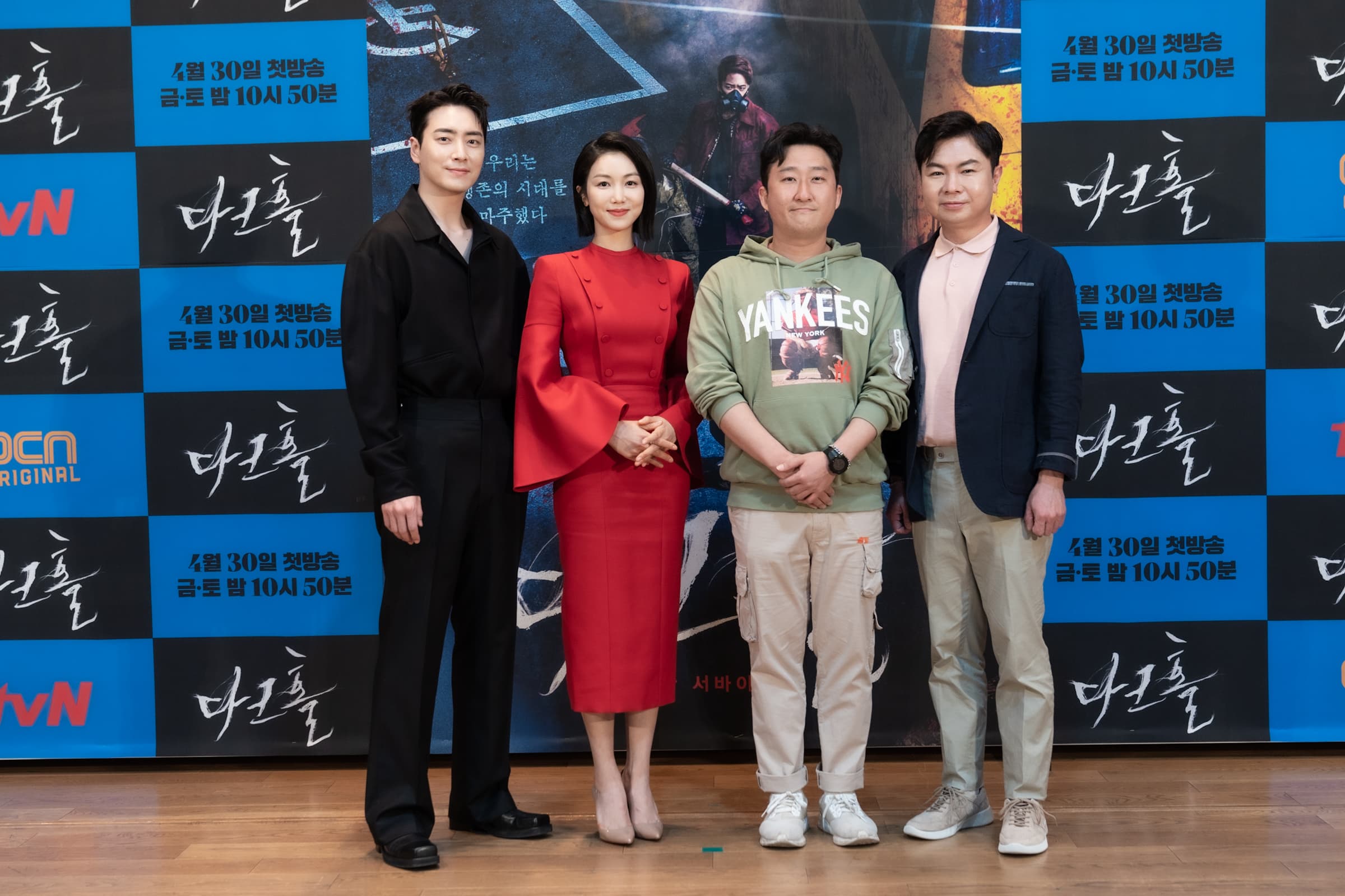 李浚赫(左起)、金玉彬、導演金奉柱與林元熙出席《黑洞》記者會。(friDay影音提供)