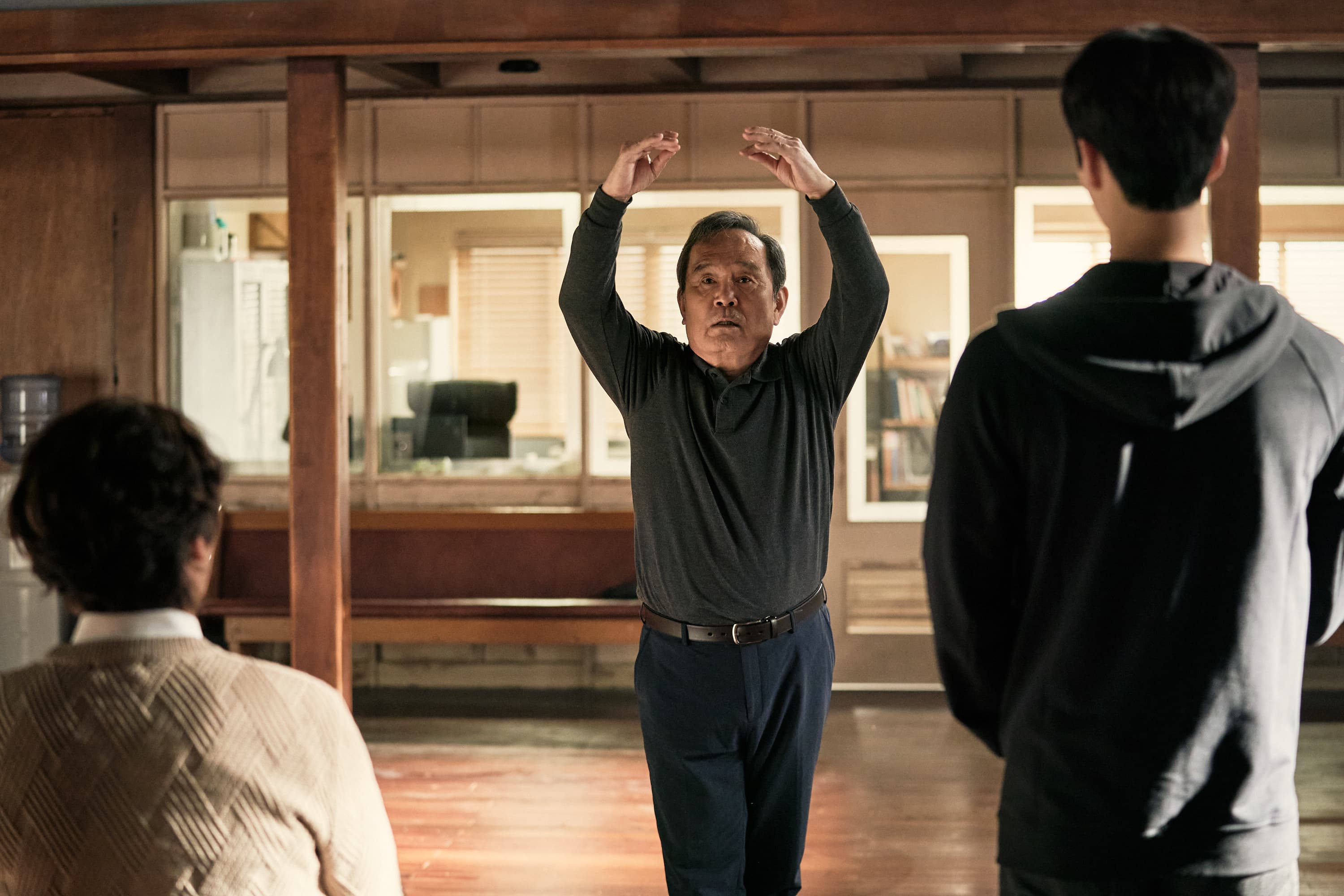 朴仁煥飾演的德出為了芭蕾夢全力以赴,度過各種難關。(Netflix提供)
