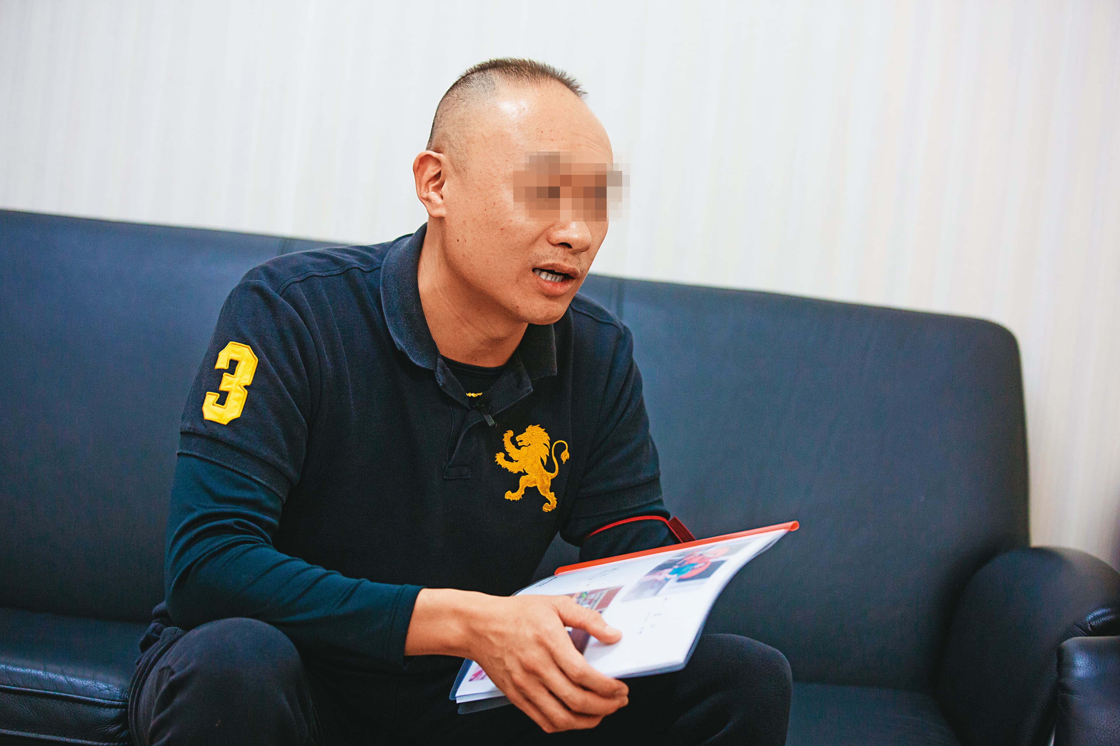 阿文(圖)說,母親出院不到12個小時就出現嚴重敗血症,差點丟了性命。