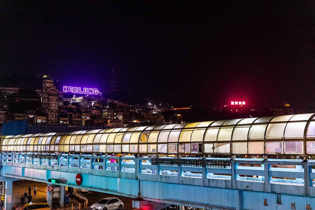 夜空中的最後身影。