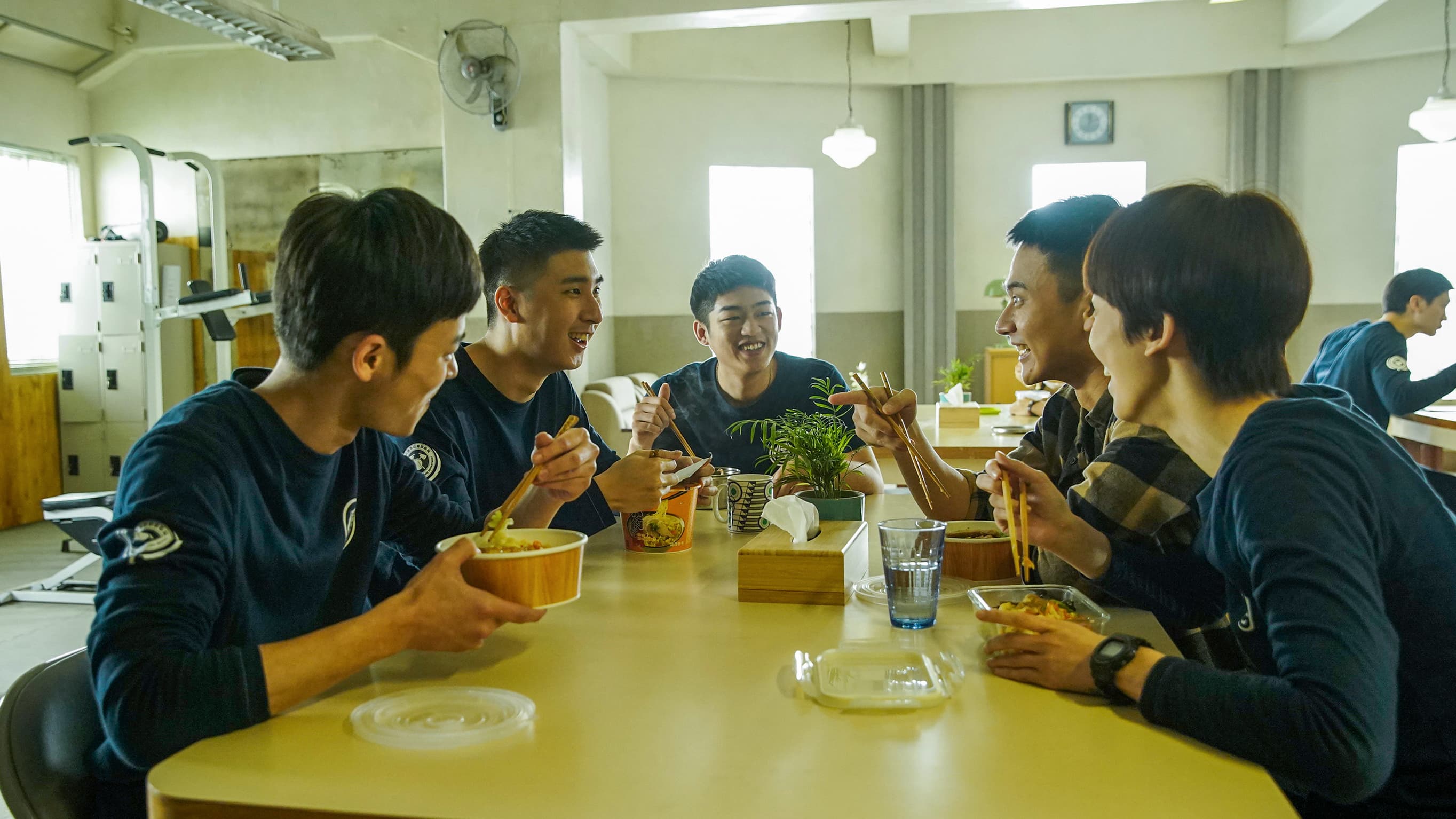 《火神的眼淚》主要演員飾演消防員的融洽感十足。(公共電視提供)