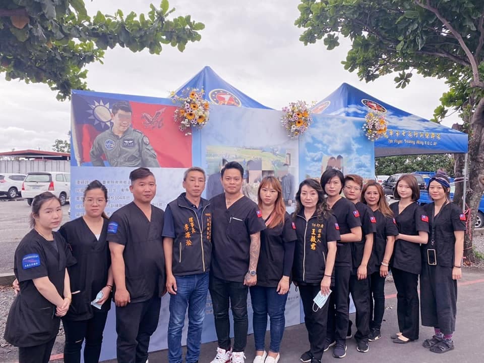 76行者結束太魯閣號任務後,赴台東修復殉職飛官遺體。(翻攝自76行者臉書)