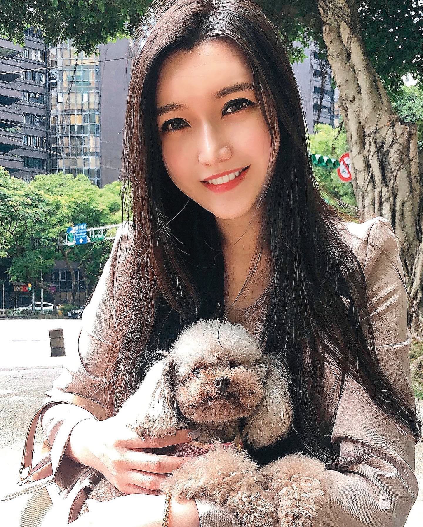 女模劉薰愛多年前決心離開演藝圈,轉行當平面設計師。(翻攝劉薰愛臉書)