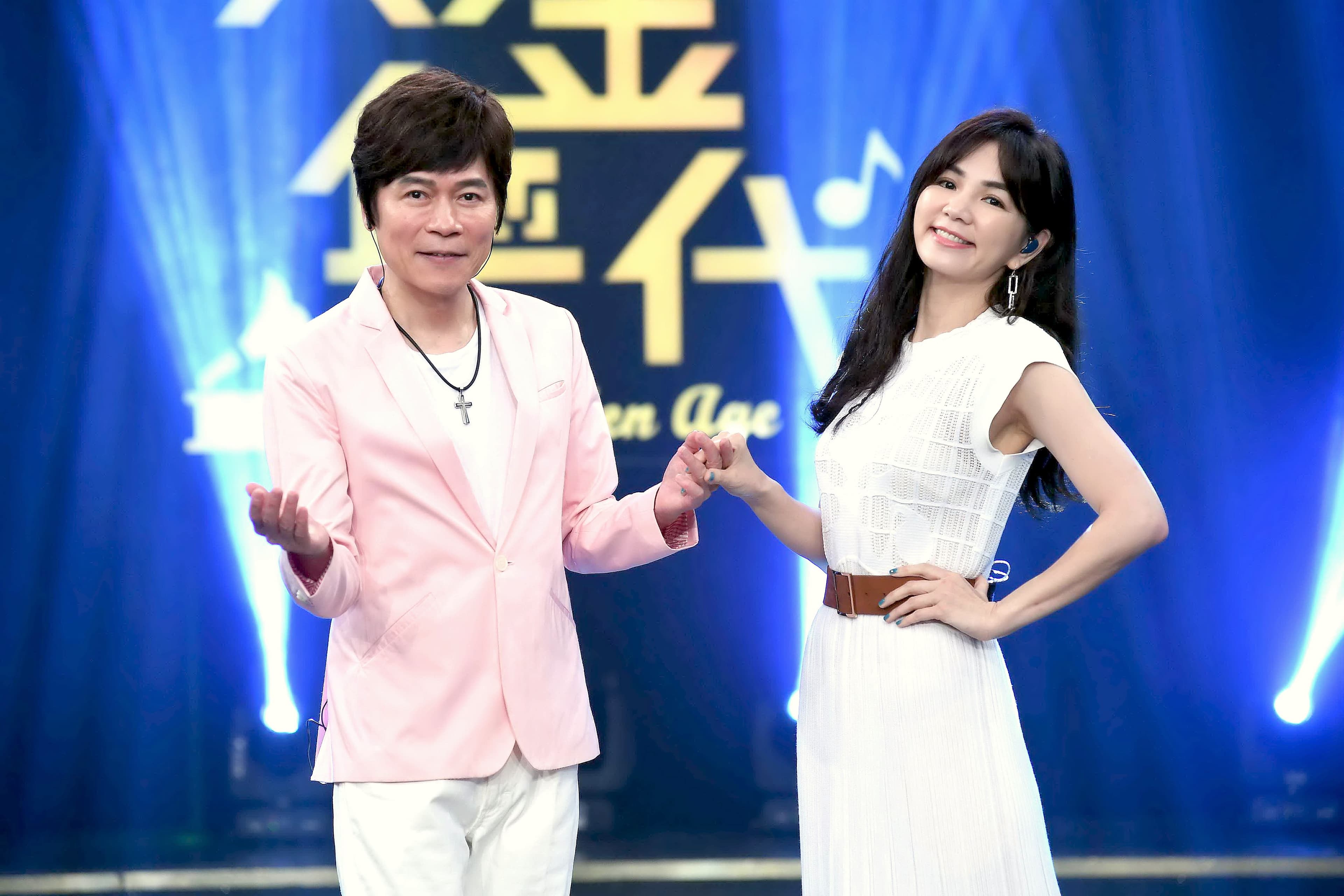 Ella 上《黃金年代》接受洪榮宏訪問。（華視提供）