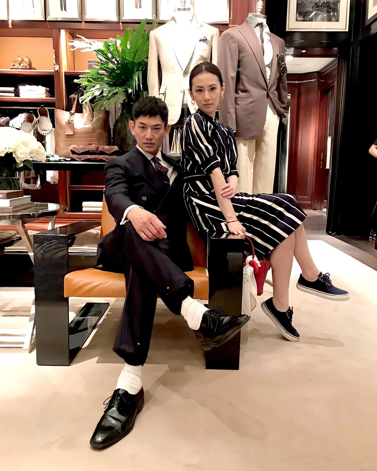 瑛太（左）和北川景子在劇中雖鬧離婚，但現實生活中兩人各自的家庭幸福美滿。（翻攝自《離婚活動》Twitter）