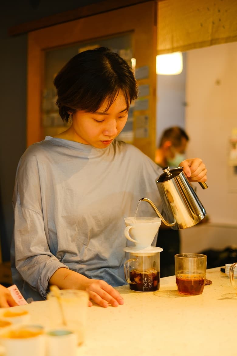 手沖咖啡有約莫十種可以選擇。（100元起／杯）