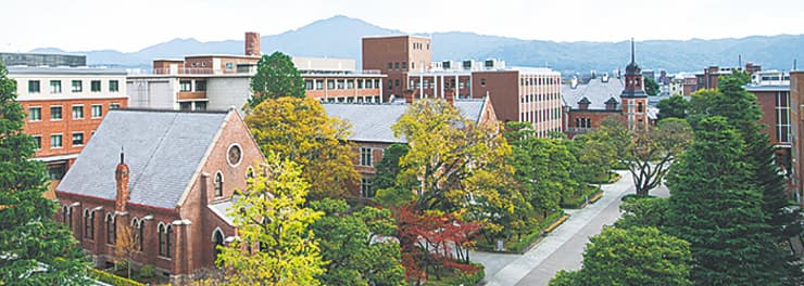 同志社大學校區內保有許多紅磚建築,別有歐洲風情。(翻攝自同志社大學官網)