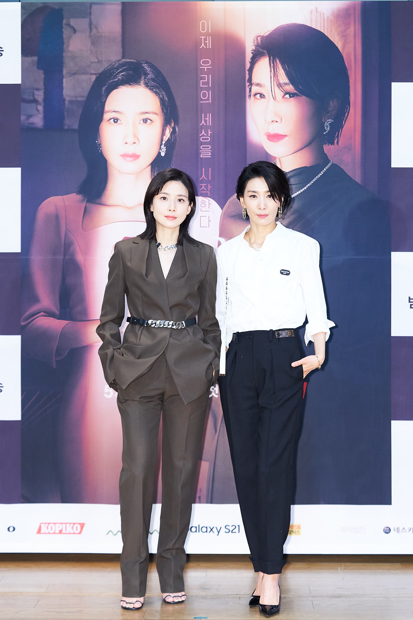 李寶英(左)與金瑞亨出席《我的上流世界》記者會。(Netflix提供)
