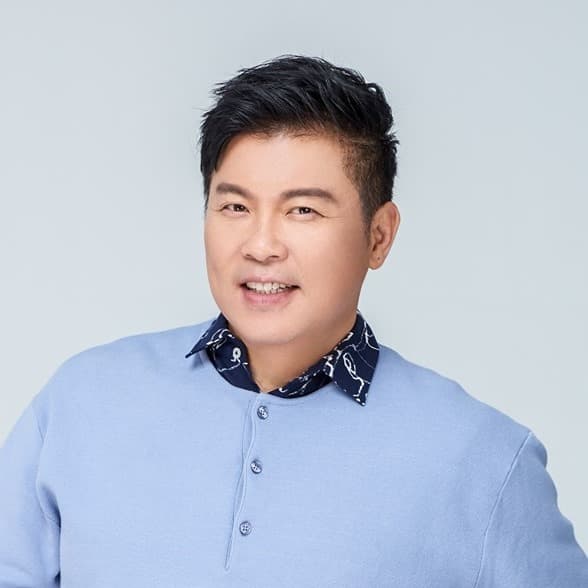 曾國城入行31年曾因工作太多,自覺分身乏術,冒出退休念頭。(翻攝自曾國城臉書)