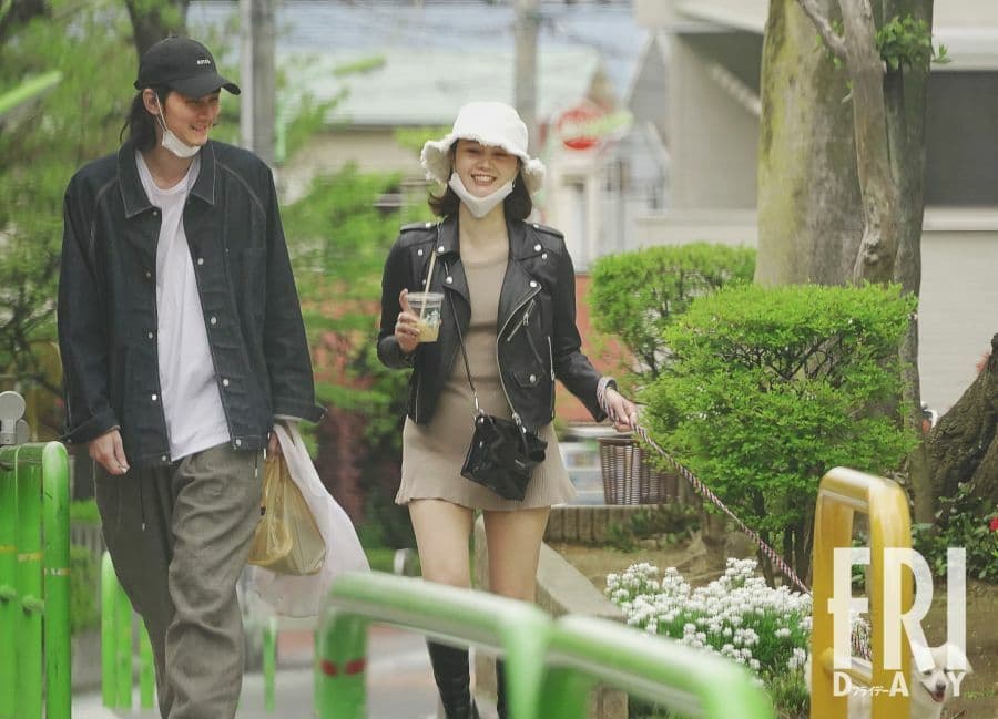 NANAMI與柳俊太郎被週刊直擊甜蜜約會,甚至還一同回住處,被認為可能「好消息近了」。(翻攝自FRIDAY)