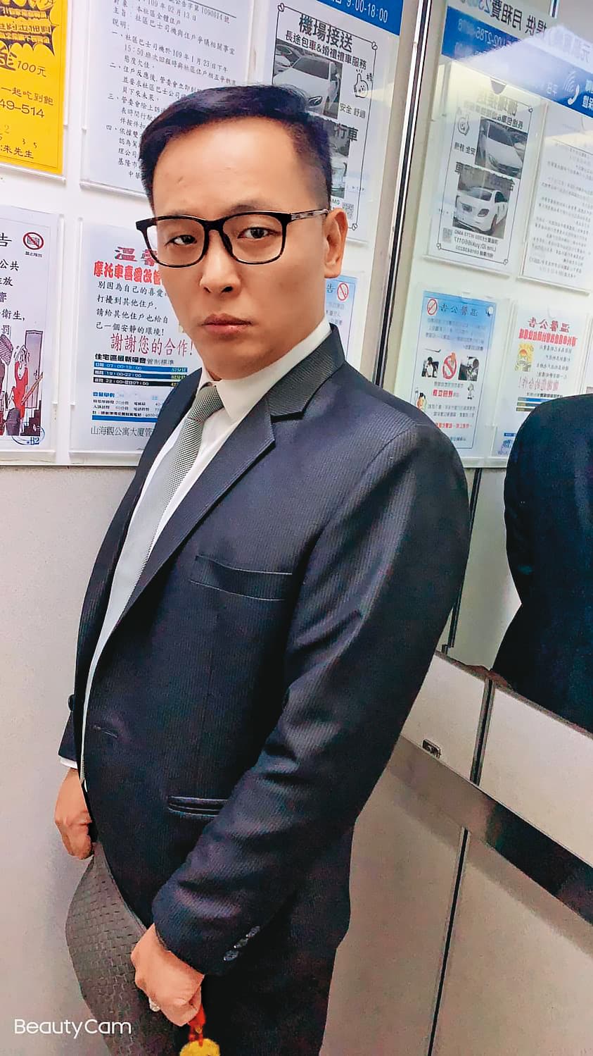 山海觀社區主委徐誌鴻外傳是天道盟分子，有槍砲、毒品等多項前科。（翻攝徐誌鴻臉書）