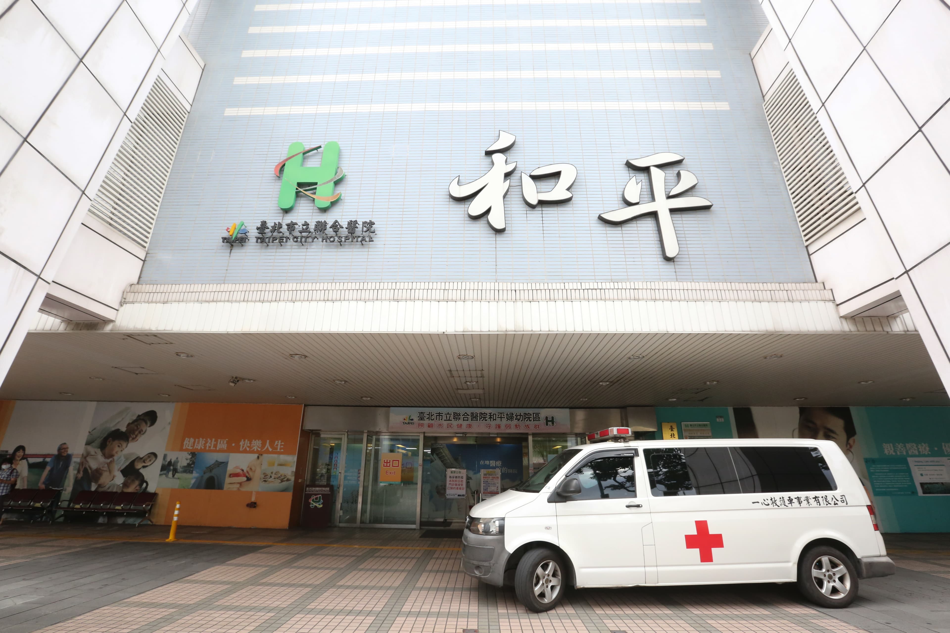 和平醫院13日晚間爆出2名住院確診者,不過台北市長柯文哲指稱目前尚無封院危險。