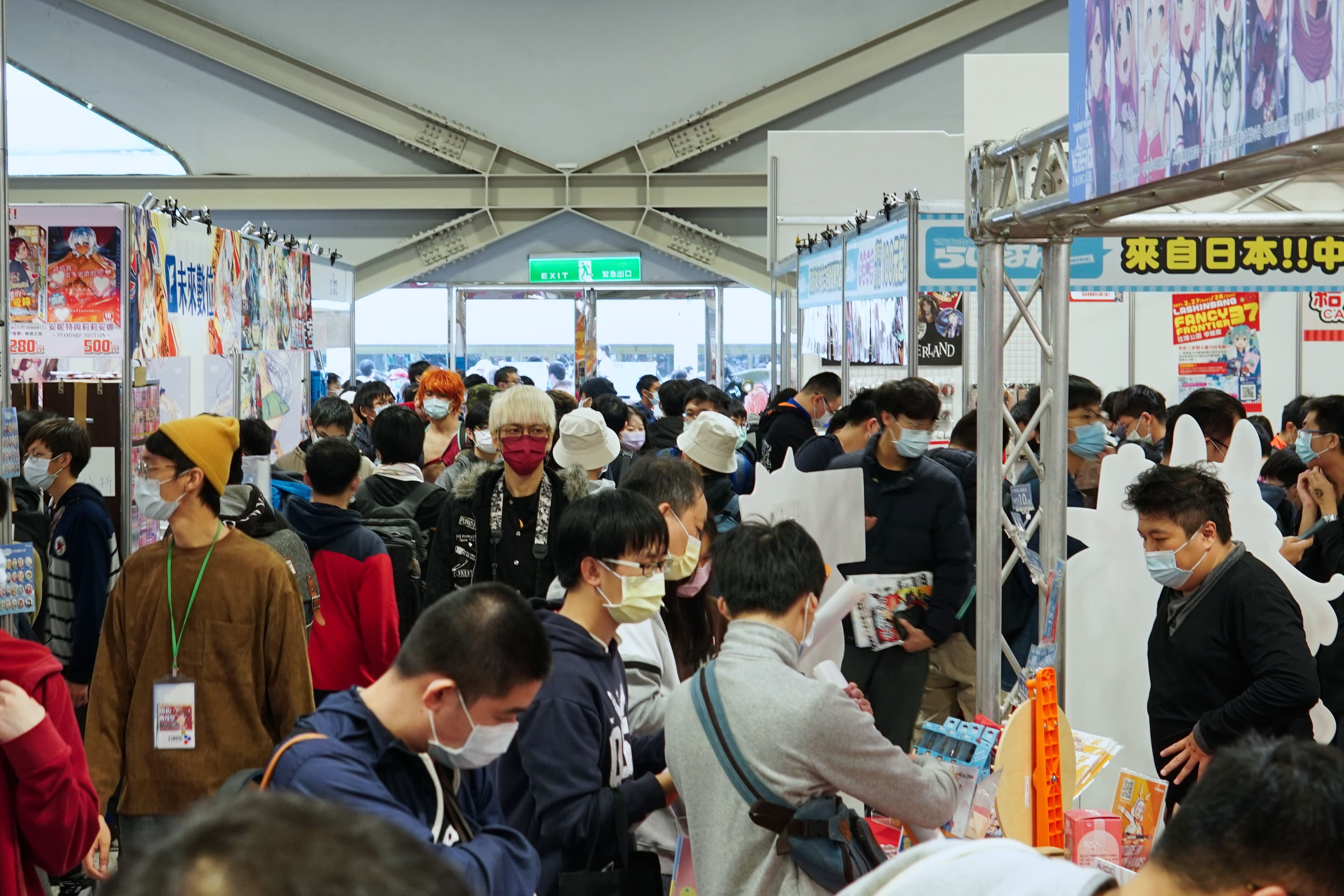 雖然入場人數受到疫情影響降了1、2成,但會場內仍然相當擁擠。