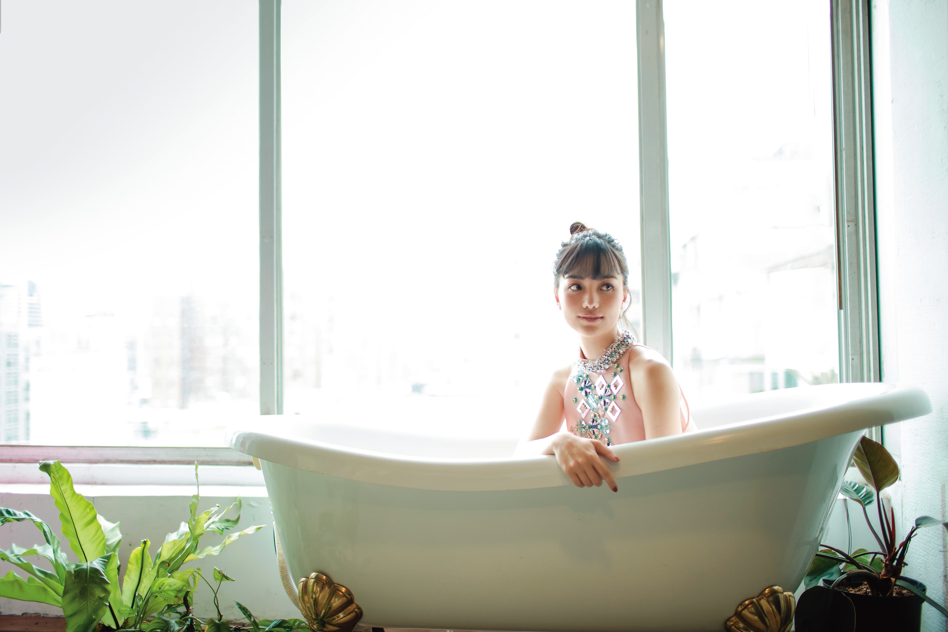 黑嘉嘉個子小,說話娃娃音,不過她意志力的展現強大。像她喜歡的棋士是林海峰,而她的棋風也像林海峰,韌性極強。