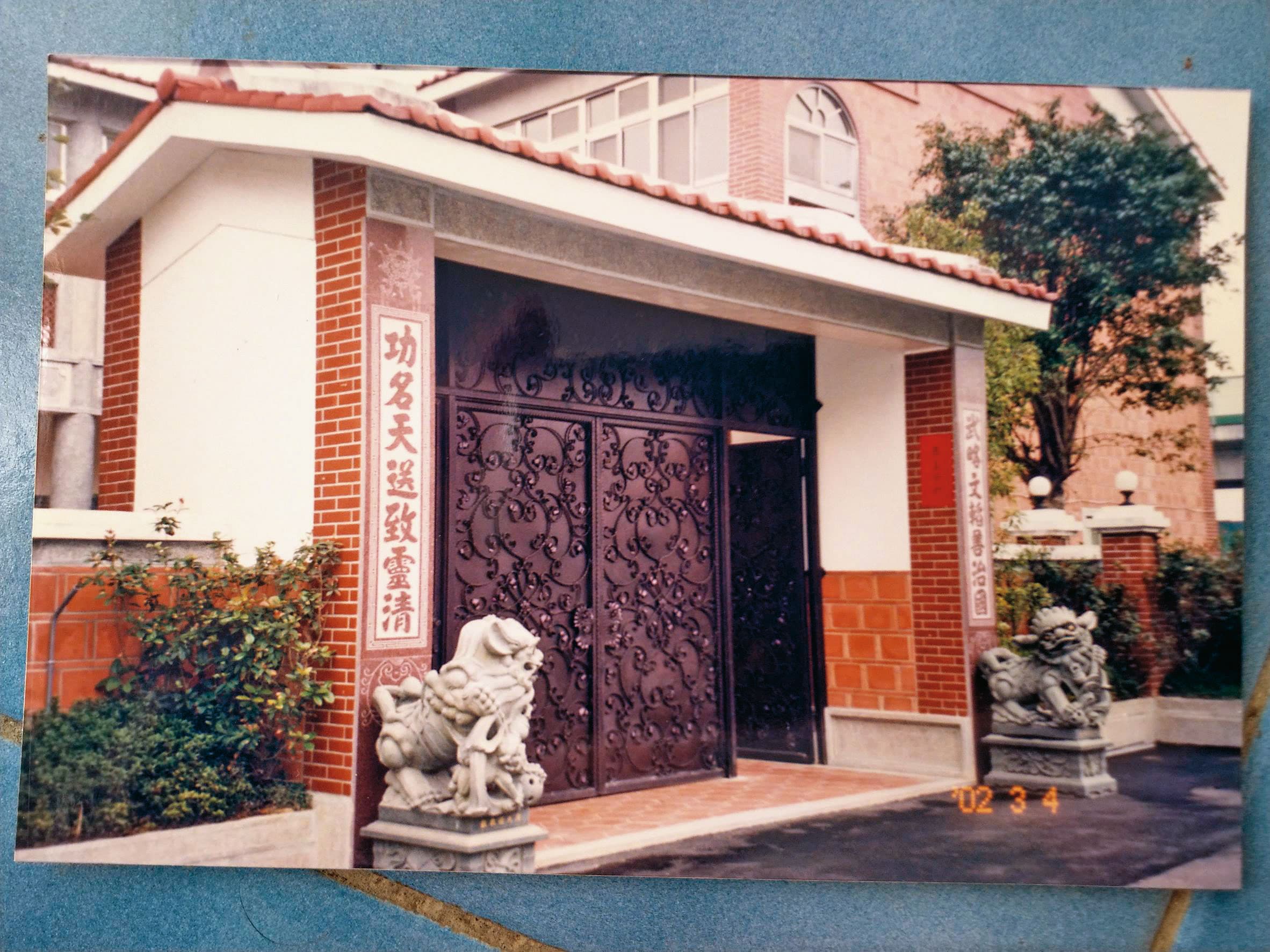 周氏宗祠搬到北市東湖五分街,建築走閩南風格。(讀者提供)