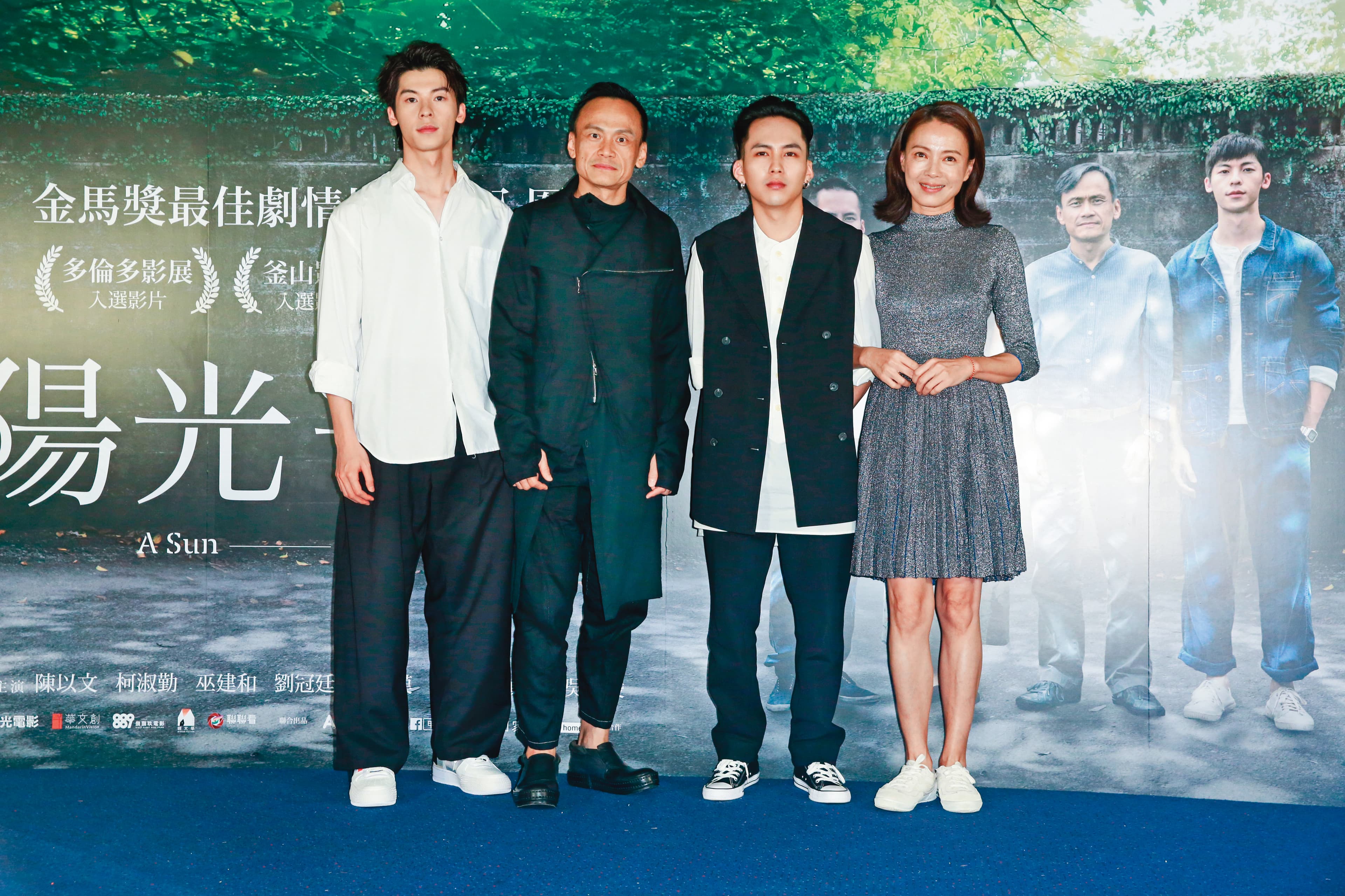 雖然並非男主角,不過許光漢(左一)在《陽光普照》中的演技受到外界注目。右起柯淑勤、巫建和、陳以文。