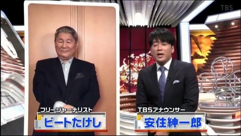 日本節目已用螢幕隔出社交安全防疫距離。(翻攝TBS)