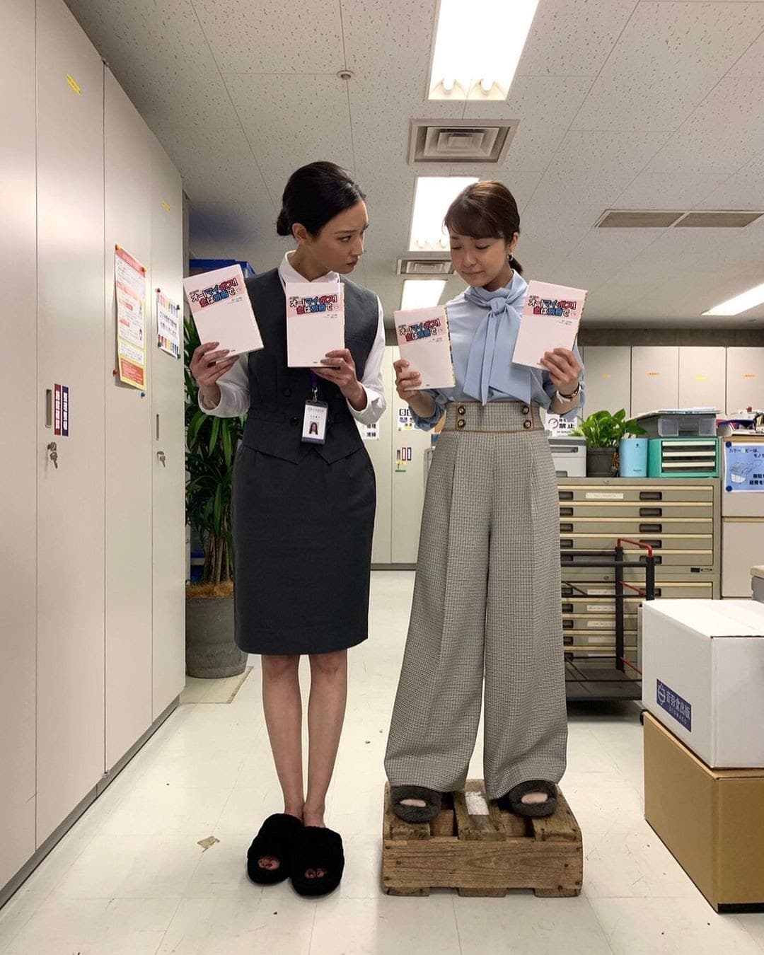 菜菜緒(左)和《Oh! My Boss!戀愛放別冊》上白石萌音身高相差20公分。(翻攝自《Oh! My Boss!戀愛放別冊》官方Instagram)